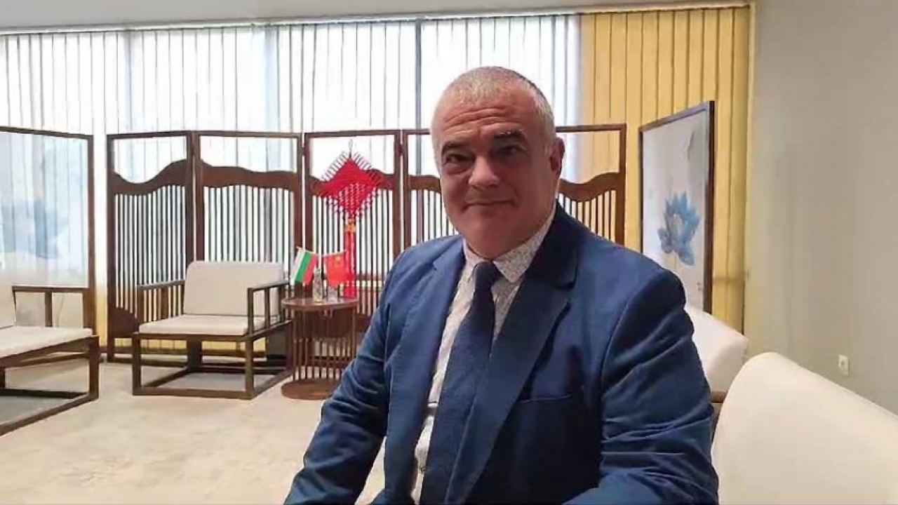 Лъчезар Динев: Пожелавам на китайския народ здраве, успехи и много щастие през новата година, и най-важното – мир за всички ни !