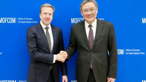 Китайският министър на търговията Уан Уънтао се срещна с председателя на борда на директорите на BMW