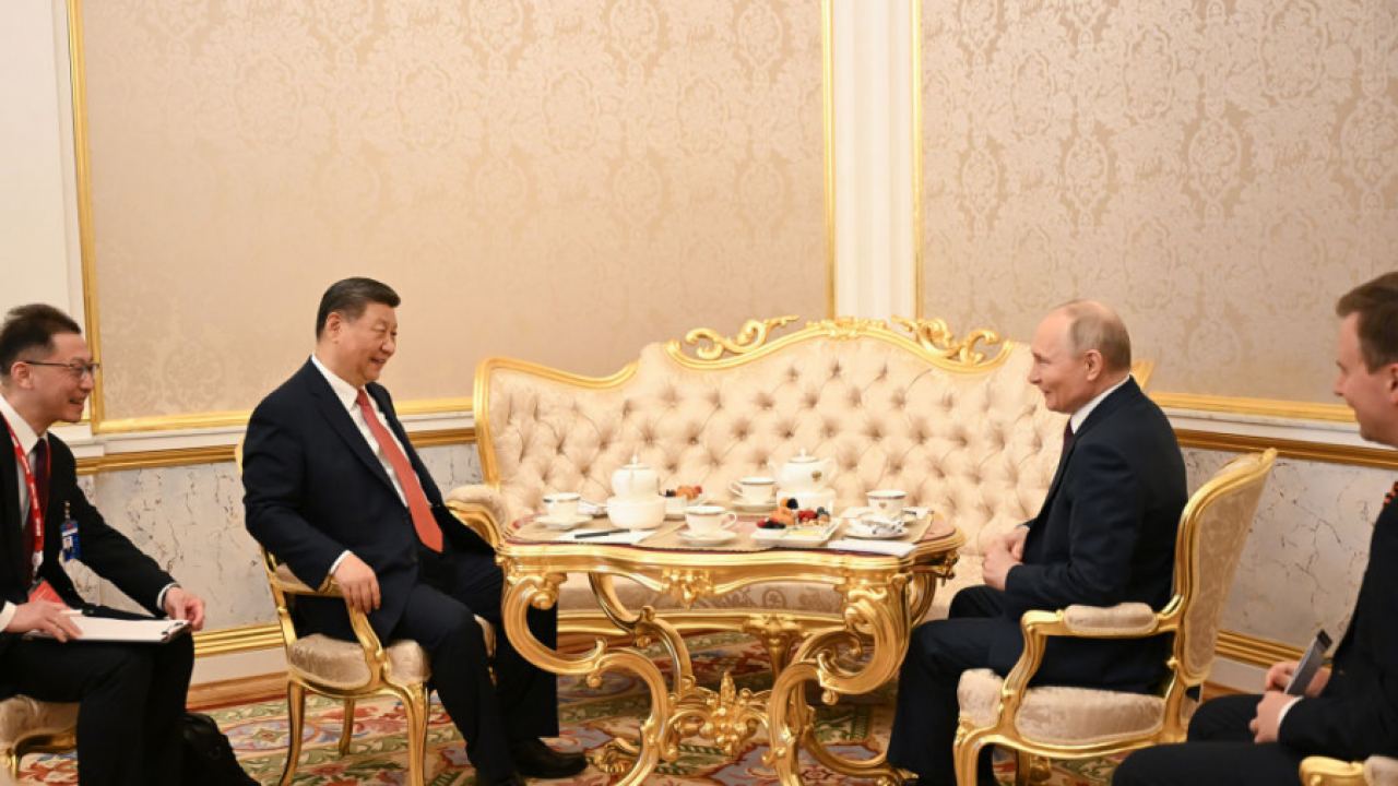 Си Дзинпин и Владимир Путин разговаряха на четири очи в Кремъл