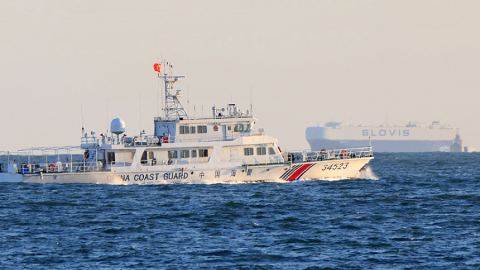 Филипински кораб се сблъска с катер на китайската брегова охрана до рифовете Джуби и Тиесиен