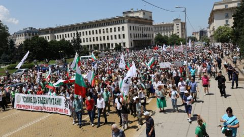 С протестите срещу еврото България се превърна във врата, през която минава бъдещето на валутния съюз