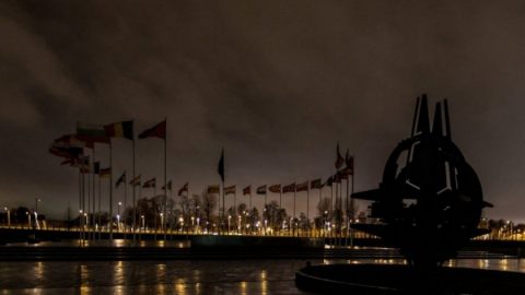 Европа и Зеленски спасиха НАТО - но това не е сигурно