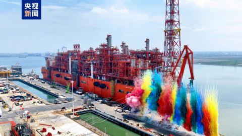 Ново китайско плаващо съоръжение за производство на втечнен газ отплава за Африка