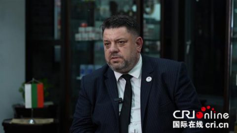 Ли Шулей се срещна с българска делегация от БСП