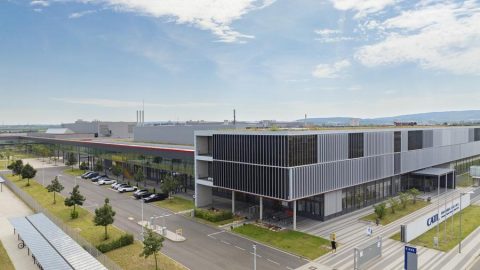 Китайска компания представи най-ново поколение батерии за електромобили в Европа