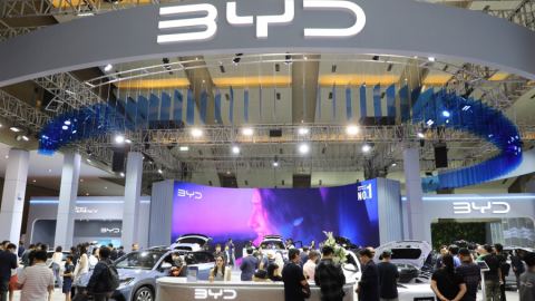Berkshire Hathaway продаде акциите си във BYD