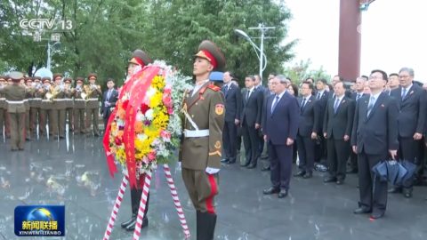 Ли Цян отдаде почит на доброволците, сражавали се в Корейската война