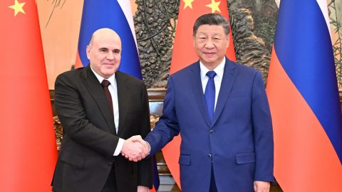 Си Дзинпин се срещна с руския премиер Михаил Мишустин