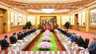 Жест, Си Дзинпин, Мишустин, Тръмп