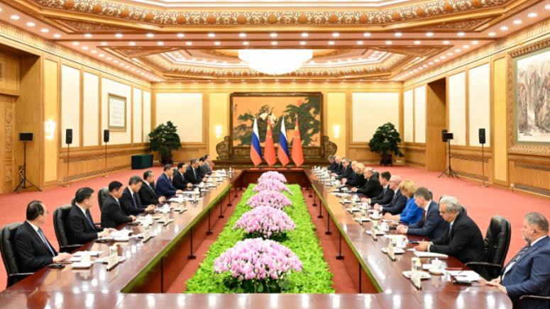 Жест, Си Дзинпин, Мишустин, Тръмп