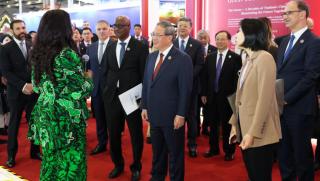 Ли Цян, Китай, отваряне, света