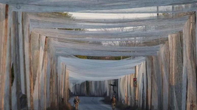 Мрежите, извлякоха, мъртвец, Игра на месомелачка