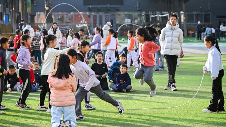 Пекин, симпозиум, идейното и моралното възпитание, подрастващите