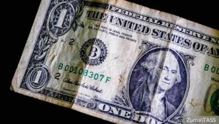 долар, щатски долар, спад на долара, Фед, лихвени проценти, Тръмп, търговска война, дедоларизация, валутни пазари, световна икономика