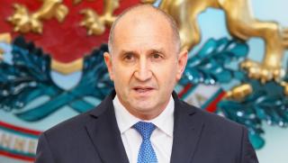 Румен Радев, политическа криза, служебно правителство, избори,, партия Радев, България, институционален разпад, суверенитет