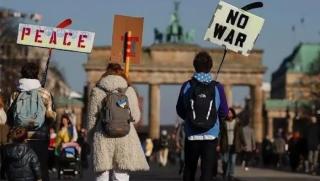 Европа война Русия, обществено мнение ЕС, НАТО ремилитаризация, военна психоза, разходи за отбрана, елити срещу народи, русофобия