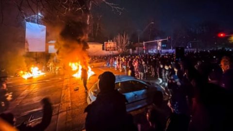 Погроми, палежи, ултиматуми: сценарият за чужда намеса в Иран вече е задействан