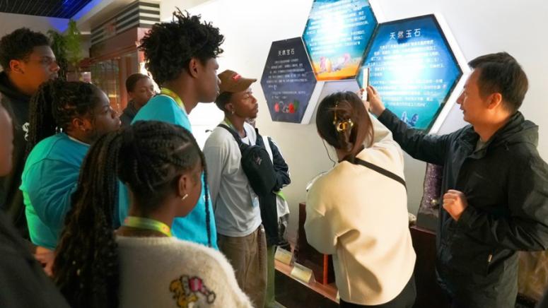 Си Дзинпин, бъдеще, китайско-американски отношения, младежите