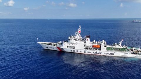 Китайските ВМС проведоха спасителна операция за екипажа на чужд кораб край остров Хуанйен