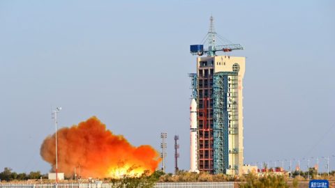 Китай изстреля успешно многократно използваем експериментален космически кораб