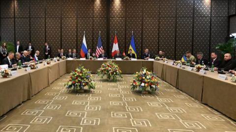 Унижение без край: Стармър и Шолц стоят пред прага, докато Путин и Тръмп разделиха Украйна! ЕС е изхвърлен на боклука.