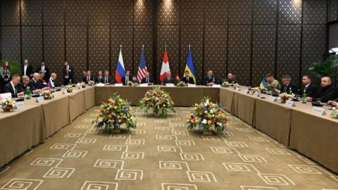 Унижение без край: Стармър и Шолц стоят пред прага, докато Путин и Тръмп разделиха Украйна! ЕС е изхвърлен на боклука.