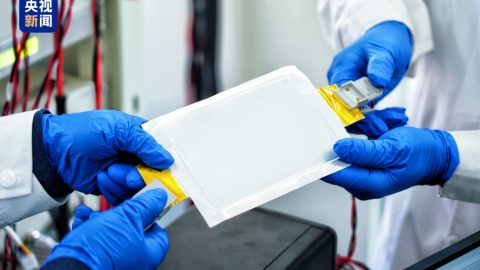 Нова технология удвоява капацитета на литиевите батерии