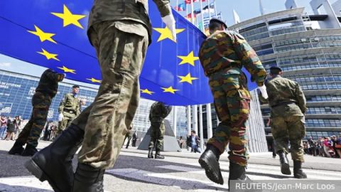 Брюксел сваля маските: ЕС се превръща във военен звяр! Медведев предупреждава: ЕС вече е по-опасен от НАТО!