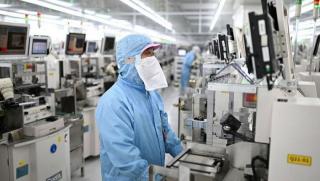 Франция, Макрон, полупроводници, STMicroelectronics, индустриална криза, геополитика, ЕС