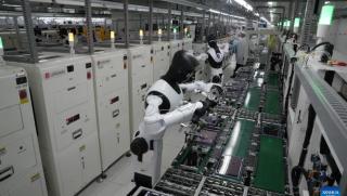 Хуманоидни роботи, китайски завод, електроника