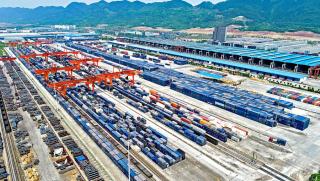 Товарни влакове, Китай, Европа