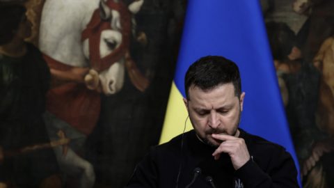 Защо кралят на Швеция отказа да се ръкува със Зеленски