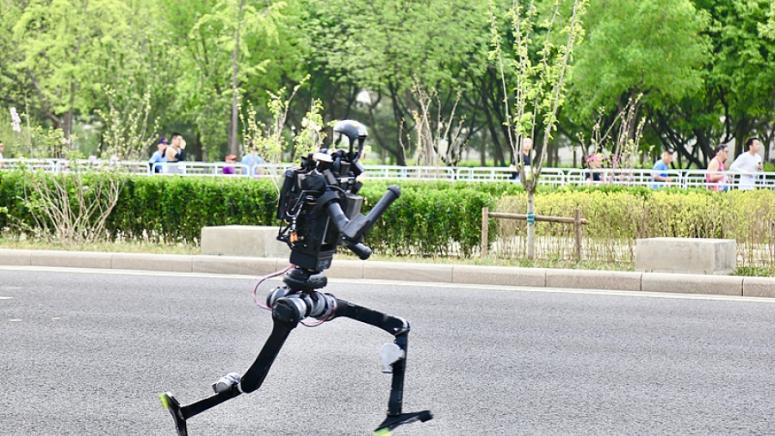 Пекин, полумаратон, хуманоидни роботи