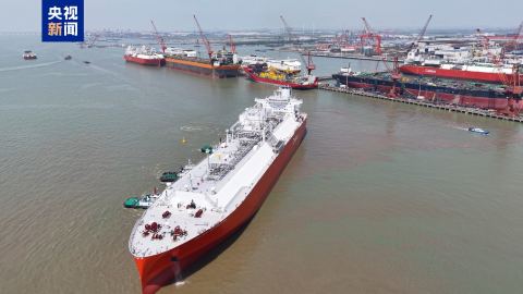 Първият китайски кораб за превоз на втечнен природен газ отплава към Сингапур
