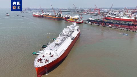 Първият китайски кораб за превоз на втечнен природен газ отплава към Сингапур