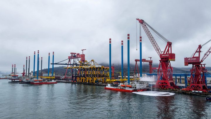Китай запазва световната си доминация в корабостроенето