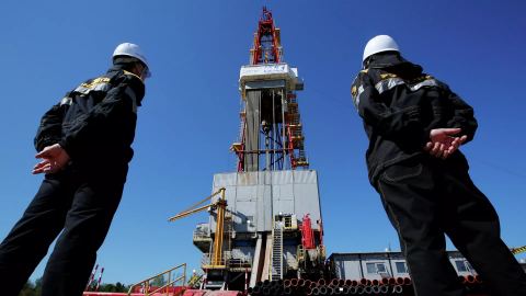 Руският бюджет получава 200 милиарда рубли от скъпия петрол. Конфликтът на САЩ и Израел с Иран пълни хазната на Кремъл