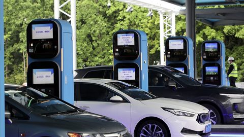 Подобряването на зарядната инфраструктура за електромобили подпомага пътуванията по майските празници