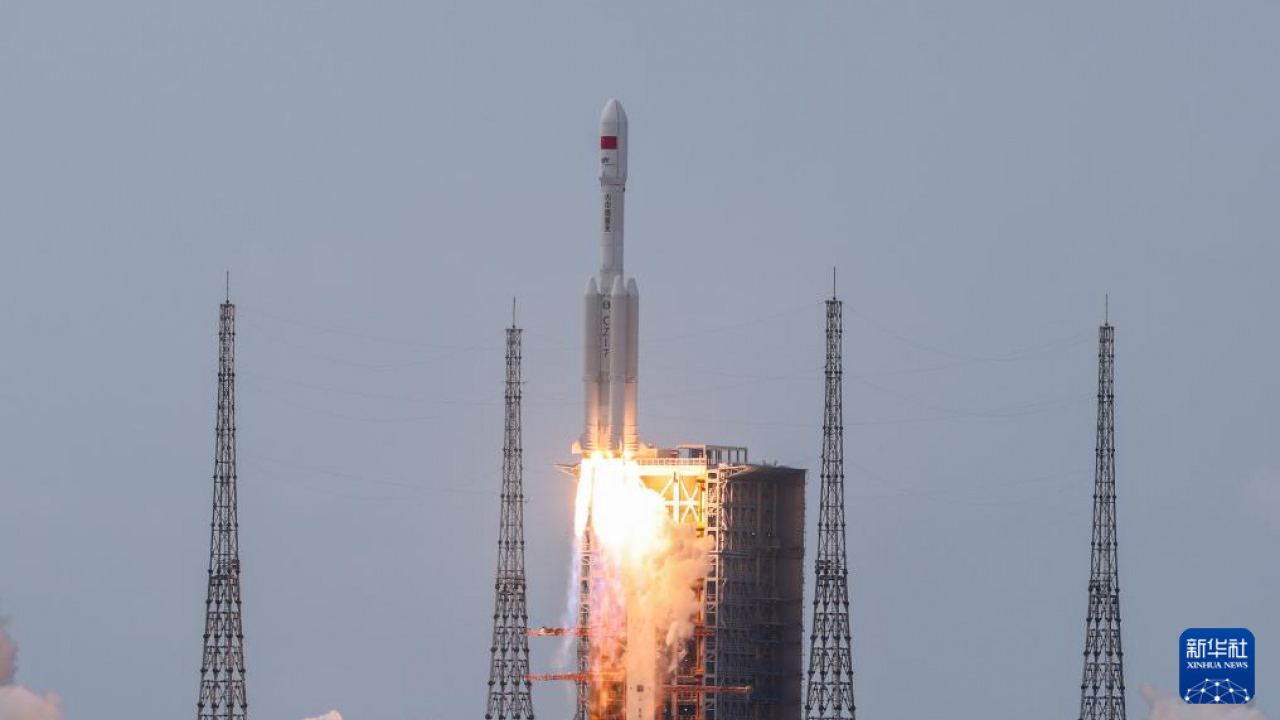 Изстрелването на товарния космически кораб „Тиенджоу-10“ премина успешно