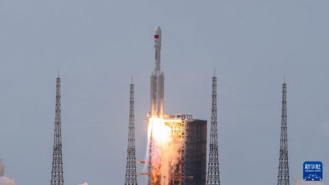 Изстрелването на товарния космически кораб „Тиенджоу-10“ премина успешно