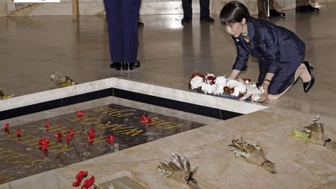 Какво планира Санае Такаичи след колениченето пред военен мемориал в Австралия?