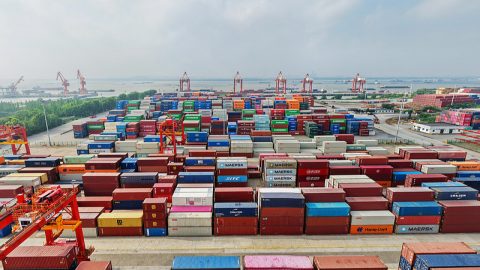 Външната търговия на Китай е нараснала с 14,9% през първите четири месеца на годината