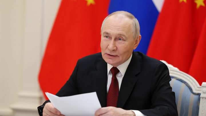 Путин влиза в Пекин след Тръмп. Китай вече се превръща в центъра на новия баланс