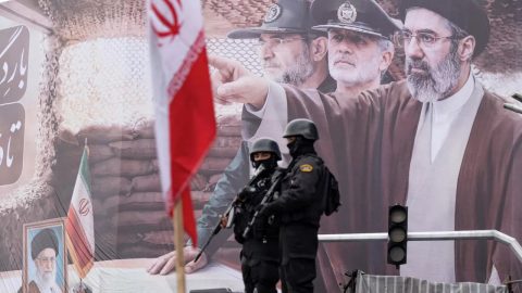 Иран готви нови фронтове срещу САЩ и Израел: Техеран постави Ормуз в центъра на конфликта