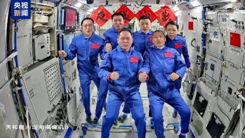 Китайските тайконавти от „Шънджоу-23“ успешно влязоха в космическата станция