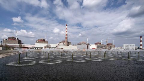 Десет метра от реактора: Москва обвини Запада за удара по Запорожката АЕЦ