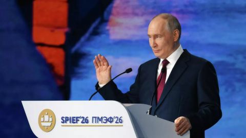 Путин разкри тайни контакти с Киев и очерта новия икономически ред на СПМИФ