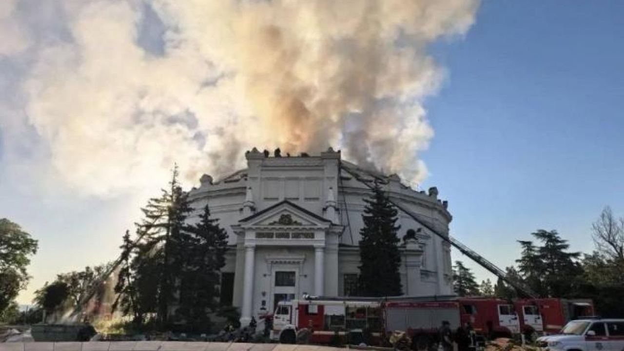 Украински дрон унищожи символа на Севастопол: как ударът по музея променя смисъла на войната