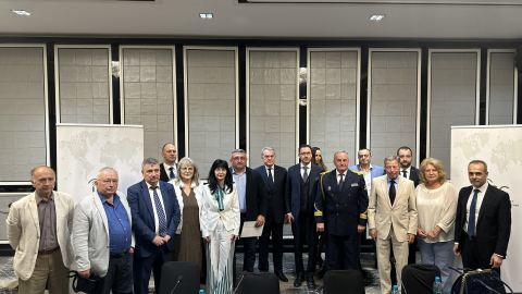 „България между два натиска: миграционният пакт влиза в сила, а зависимостите превземат училищата“