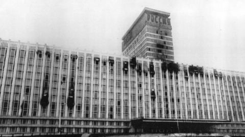 Пожарът в хотел „Россия“ през 1977 година: Разследване без окончателна присъда